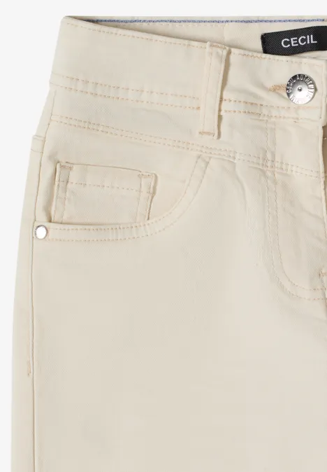 Beige Damenjeans aus Denim mit Münztasche und silbernem Metallknopf.